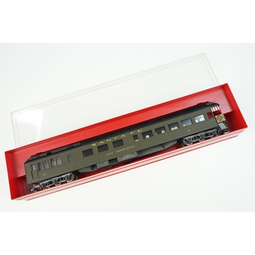 172 - Eight boxed Rivarossi HO gauge items of Santa Fe rolling stock to include 2743, 2732 and 2718, featu... 