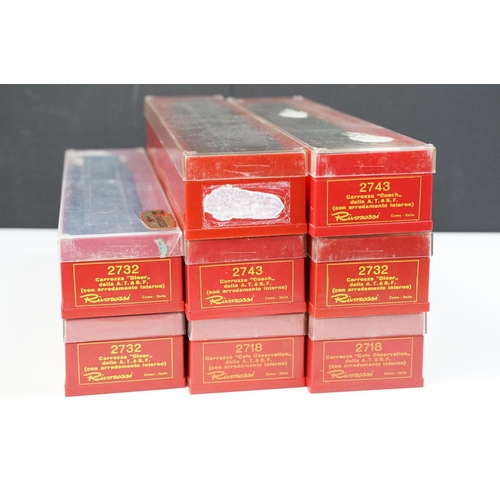 172 - Eight boxed Rivarossi HO gauge items of Santa Fe rolling stock to include 2743, 2732 and 2718, featu... 