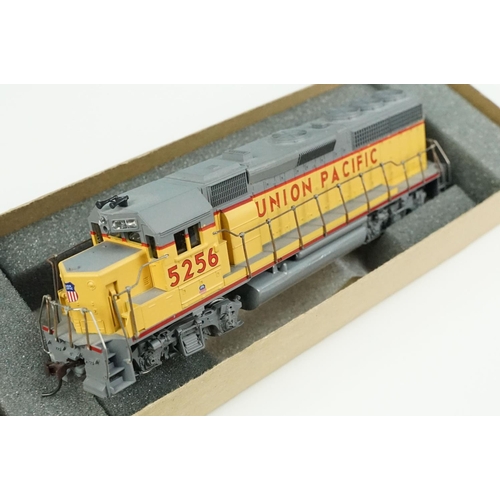 174 - Five boxed HO gauge locomotives to include Walthers Trainline 931-200 ALOC FA 1 Undecorated, 2 x Ath... 