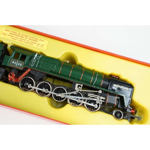 177 - Five boxed Triang / Hornby OO gauge locomotives to include R861 BR 2-10-0 Locomotive Evening Star, R... 