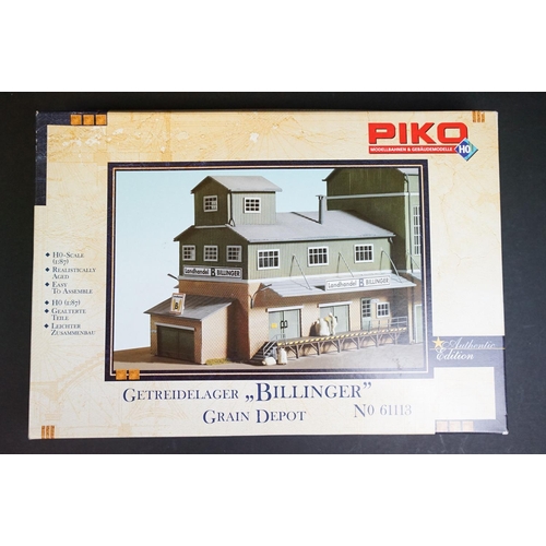 73 - 15 Boxed OO / HO gauge trackside buildings and trackside model kit buildings to include 4 x Bachmann... 