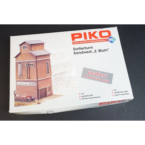 73 - 15 Boxed OO / HO gauge trackside buildings and trackside model kit buildings to include 4 x Bachmann... 