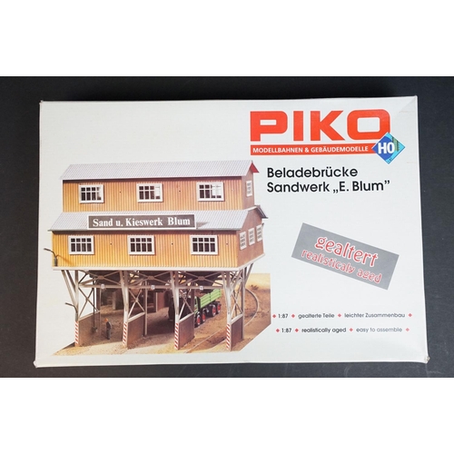 73 - 15 Boxed OO / HO gauge trackside buildings and trackside model kit buildings to include 4 x Bachmann... 