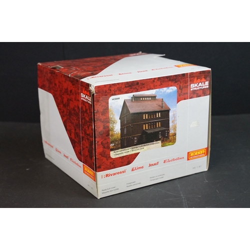 73 - 15 Boxed OO / HO gauge trackside buildings and trackside model kit buildings to include 4 x Bachmann... 