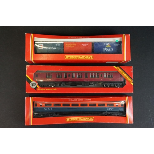 75 - 42 Boxed Hornby OO gauge items of rolling stock to include R216 BP 100 Ton Tank Wagon (tea), R020 Fr... 