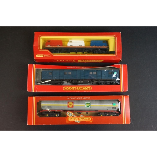 75 - 42 Boxed Hornby OO gauge items of rolling stock to include R216 BP 100 Ton Tank Wagon (tea), R020 Fr... 