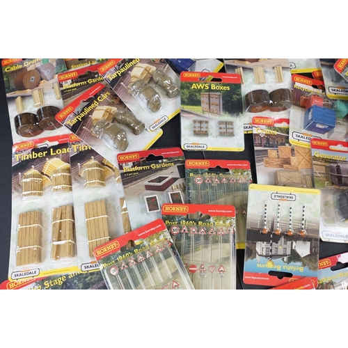 76 - Around 100 carded & boxed Hornby Skaledale OO gauge accessory items to include Wooden Summer House, ... 