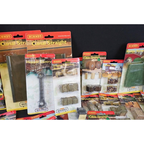 76 - Around 100 carded & boxed Hornby Skaledale OO gauge accessory items to include Wooden Summer House, ... 