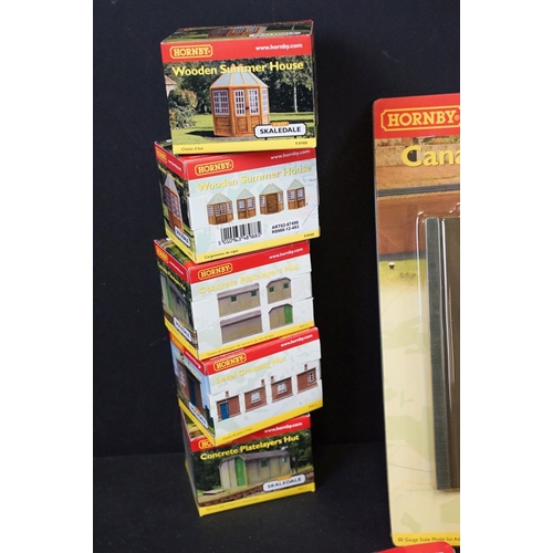 76 - Around 100 carded & boxed Hornby Skaledale OO gauge accessory items to include Wooden Summer House, ... 