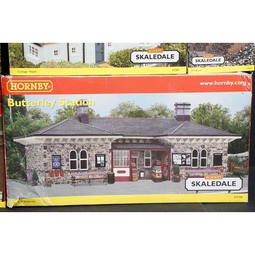 151 - 28 Boxed Hornby Skaledale OO gauge trackside buildings and accessories to include R9510 Three Arch V... 