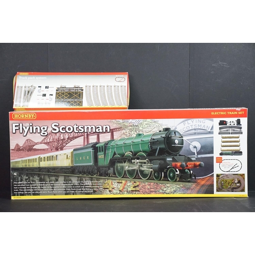 152 - Boxed Hornby OO gauge R1039 Flying Scotsman electric train set, complete, plus a boxed Hornby R8017 ... 