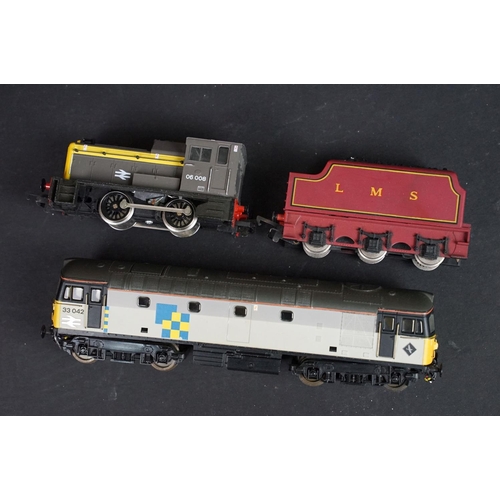 155 - Two OO gauge locomotives to include Lima 33042 Diesel and Hornby BR 0-4-0 06008 plus 11 x trackside ... 