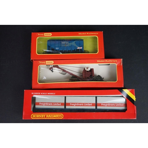 156 - 28 Boxed OO gauge items of rolling stock to include 25 x Hornby / Triang, 2 x Airfix and 1 x Wrenn, ... 