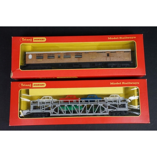 156 - 28 Boxed OO gauge items of rolling stock to include 25 x Hornby / Triang, 2 x Airfix and 1 x Wrenn, ... 