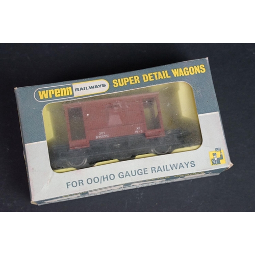 156 - 28 Boxed OO gauge items of rolling stock to include 25 x Hornby / Triang, 2 x Airfix and 1 x Wrenn, ... 