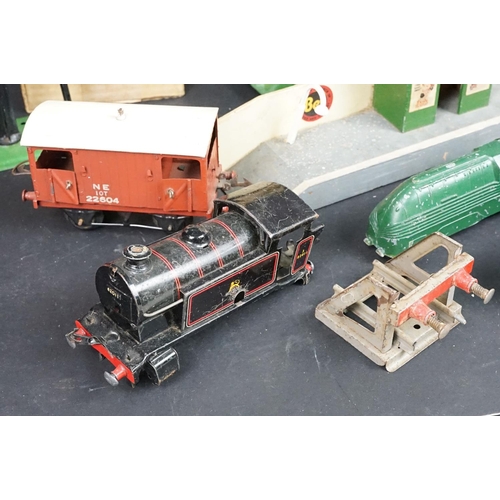 161 - Quantity of O gauge model railway featuring Hornby and Chad Valley to include 4 x Hornby items of ro... 