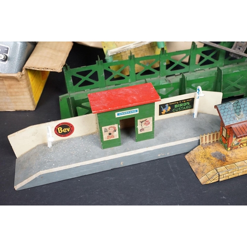 161 - Quantity of O gauge model railway featuring Hornby and Chad Valley to include 4 x Hornby items of ro... 