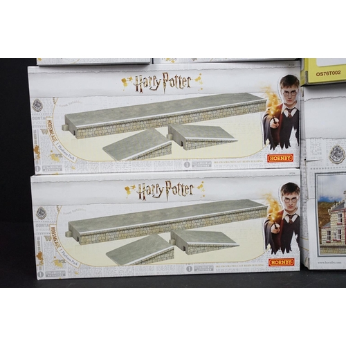 166 - 15 Boxed OO gauge trackside buildings to include 5 x Hornby Harry Potter Wizarding World examples to... 