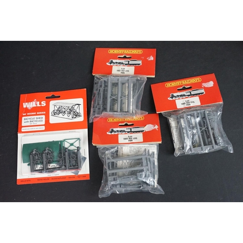 168 - Quantity of boxed OO/HO gauge model rail to include 3 x boxed Hornby Action Accessories featuring R8... 