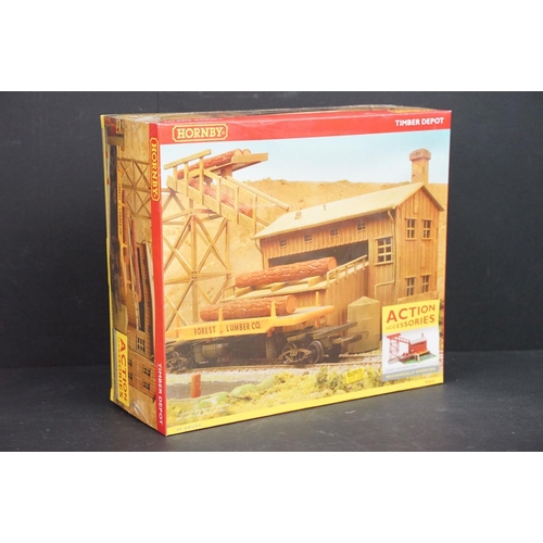 168 - Quantity of boxed OO/HO gauge model rail to include 3 x boxed Hornby Action Accessories featuring R8... 