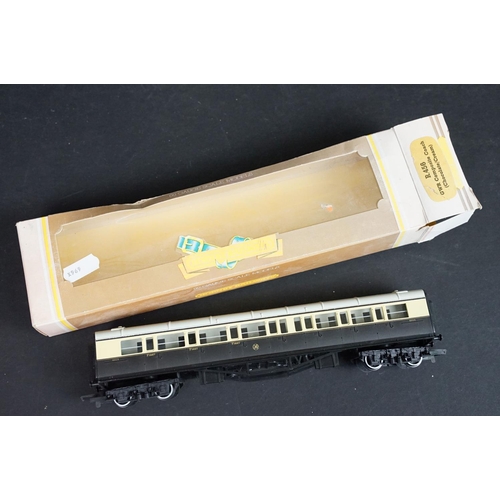 169 - Collection of Hornby OO gauge model railway to include boxed Saint David locomotive (poor box), 5800... 