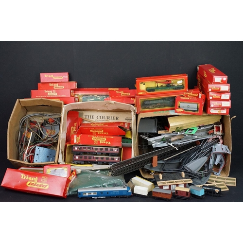 171 - Collection of Triang / Hornby OO gauge model railway to include boxed R357 AIA AIA Diesel Electric L... 