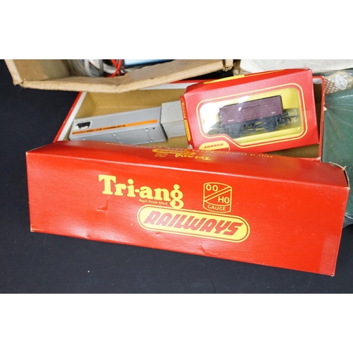 171 - Collection of Triang / Hornby OO gauge model railway to include boxed R357 AIA AIA Diesel Electric L... 