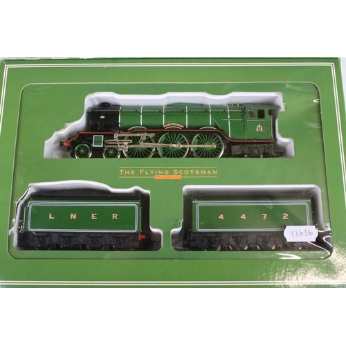 53 - Boxed Hornby OO gauge ltd edn presentation R075 Flying Scotsman locomotive with two tenders, bit of ... 