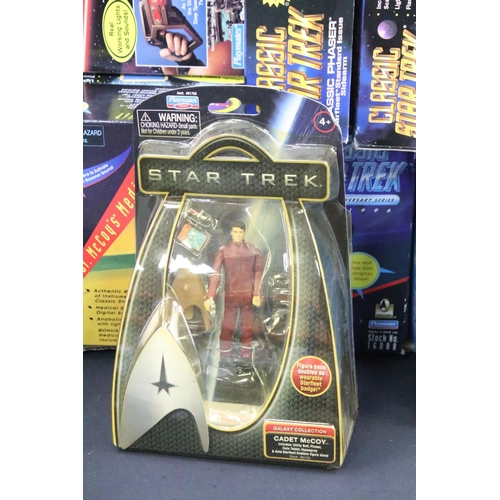 1441 - 32 Boxed / cased / carded Playmates Star Trek figures and accessories to include 6 x boxed Command C... 