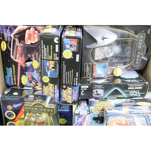 1441 - 32 Boxed / cased / carded Playmates Star Trek figures and accessories to include 6 x boxed Command C... 