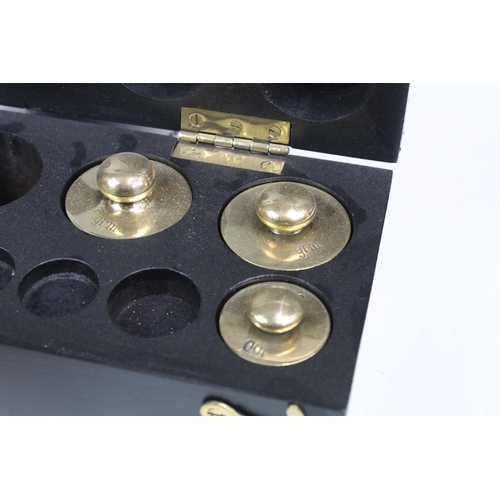 118 - Cased set of thirteen brass weights, ranging from 1 gram to 1 kilogram