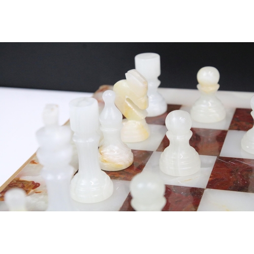 130 - Marble / alabaster chess board with chess set (32 pieces), the board 39.5 x 40.5cm (excluding wooden... 