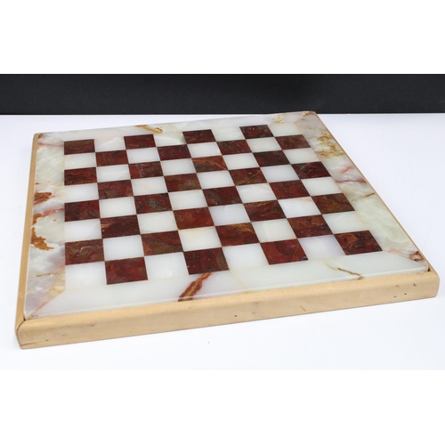 130 - Marble / alabaster chess board with chess set (32 pieces), the board 39.5 x 40.5cm (excluding wooden... 