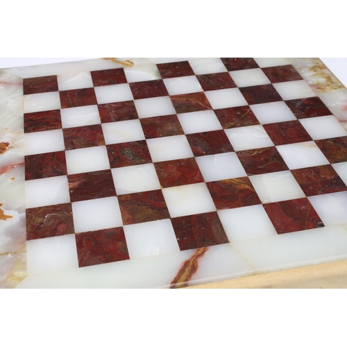 130 - Marble / alabaster chess board with chess set (32 pieces), the board 39.5 x 40.5cm (excluding wooden... 