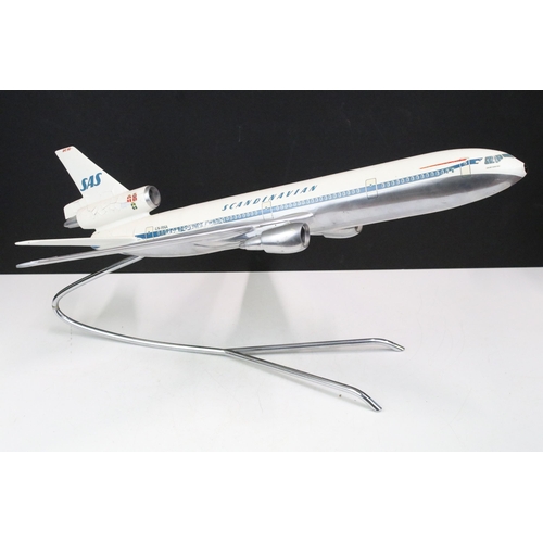 223A - Two SAS Scandinavian Airways desktop aircraft models to include a DC-9 and a DC-10 example.