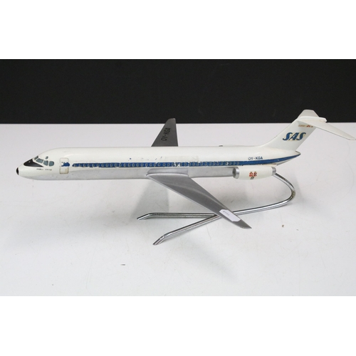 223A - Two SAS Scandinavian Airways desktop aircraft models to include a DC-9 and a DC-10 example.