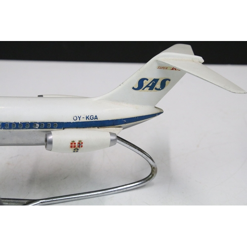 223A - Two SAS Scandinavian Airways desktop aircraft models to include a DC-9 and a DC-10 example.