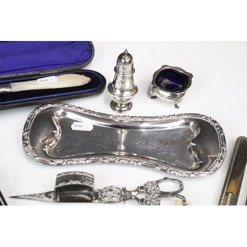 251 - A collection of hallmarked silver and silver plate to include a cased silver knife, cased silver spo... 