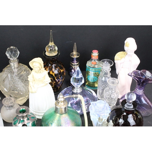 367 - Large collection of mid century glass scent and perfume bottles in varying shapes and sizes with top... 