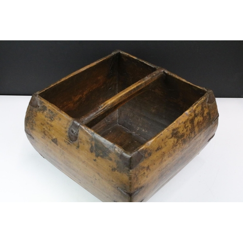 381 - 19th Century garden trug of wooden construction with metal fittings. Measures 24 x 32cm.