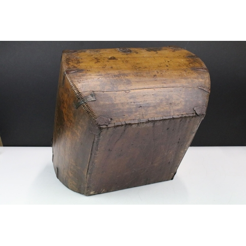 381 - 19th Century garden trug of wooden construction with metal fittings. Measures 24 x 32cm.