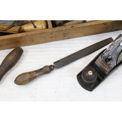 372 - Vintage Pine toolbox containing tools, saws planes, files, hammers etc.