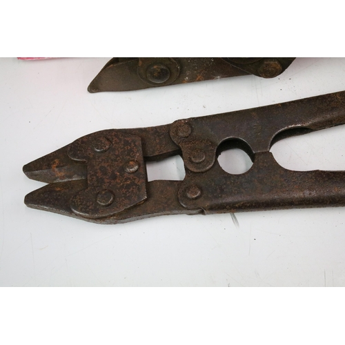 260 - A collection of World War One and World War Two military issued wire cutters to include British and ... 