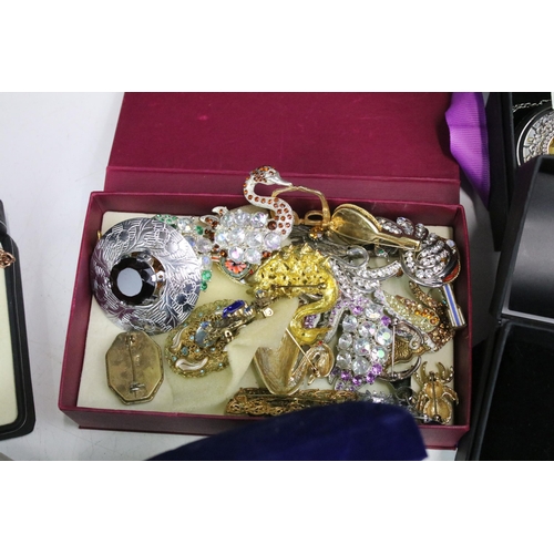 275 - A collection of vintage and contemporary costume jewellery to include bangles, brooches, necklaces..... 