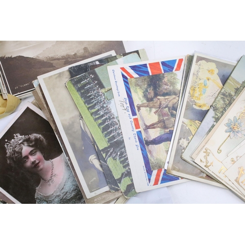 391 - Collection of postcards to include novelty cards, loose early 20th Century topographical views inclu... 