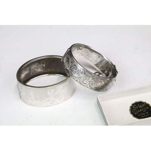 284 - Two ladies hallmarked silver cuff bangles together with a small selection of ladies jewellery.