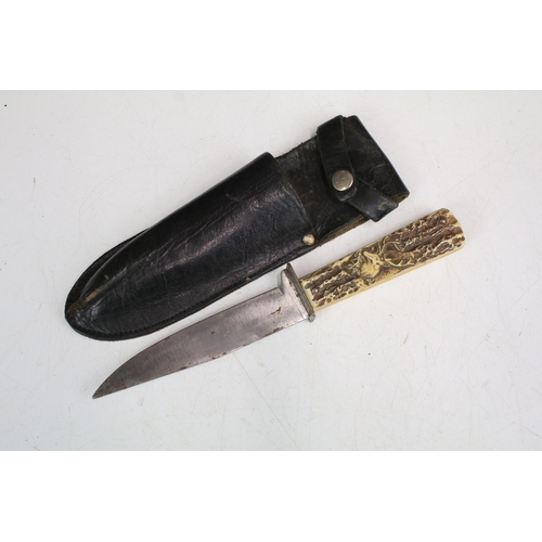 285 - A small group of knives to include two sheath knives and a military jack knife.