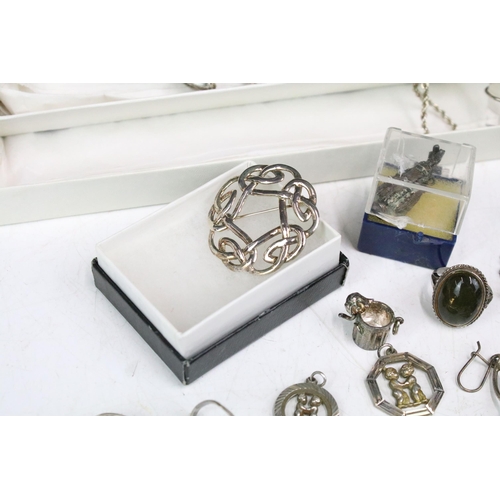 290 - A collection of mainly silver jewellery to include necklaces, pendants, brooches and rings.