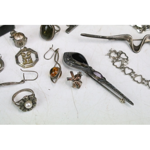 290 - A collection of mainly silver jewellery to include necklaces, pendants, brooches and rings.