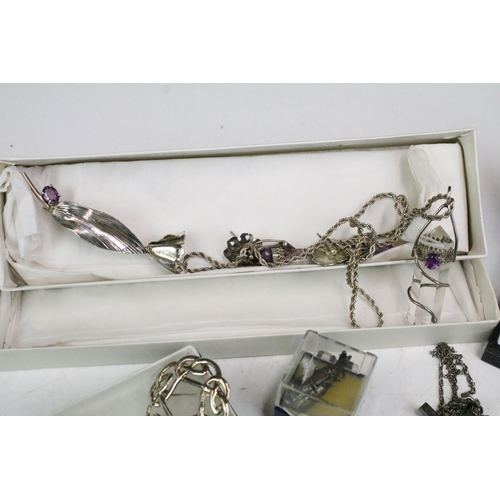 290 - A collection of mainly silver jewellery to include necklaces, pendants, brooches and rings.